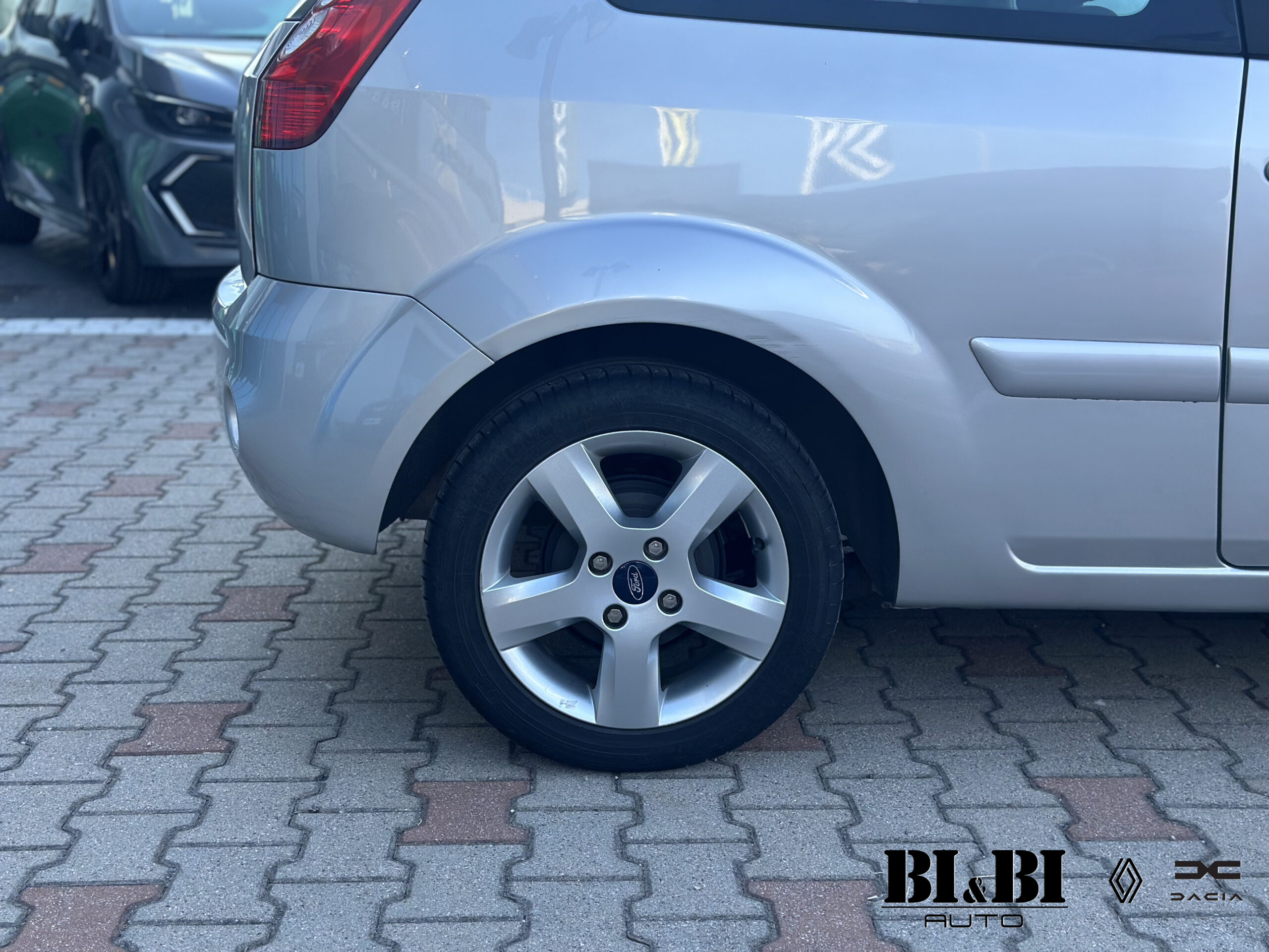 Fiesta V 3p 1.2 Ghia - immagine 8