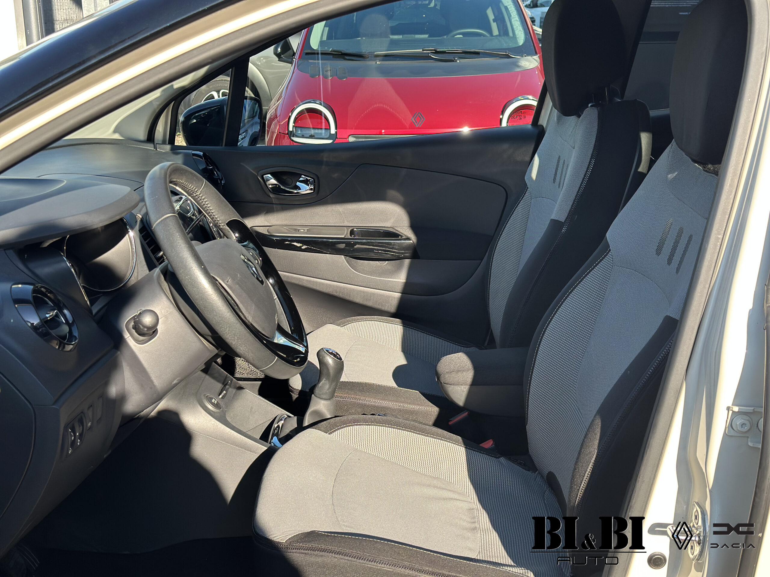 Renault Captur I 1.5 dci energy R-Link s - immagine 15