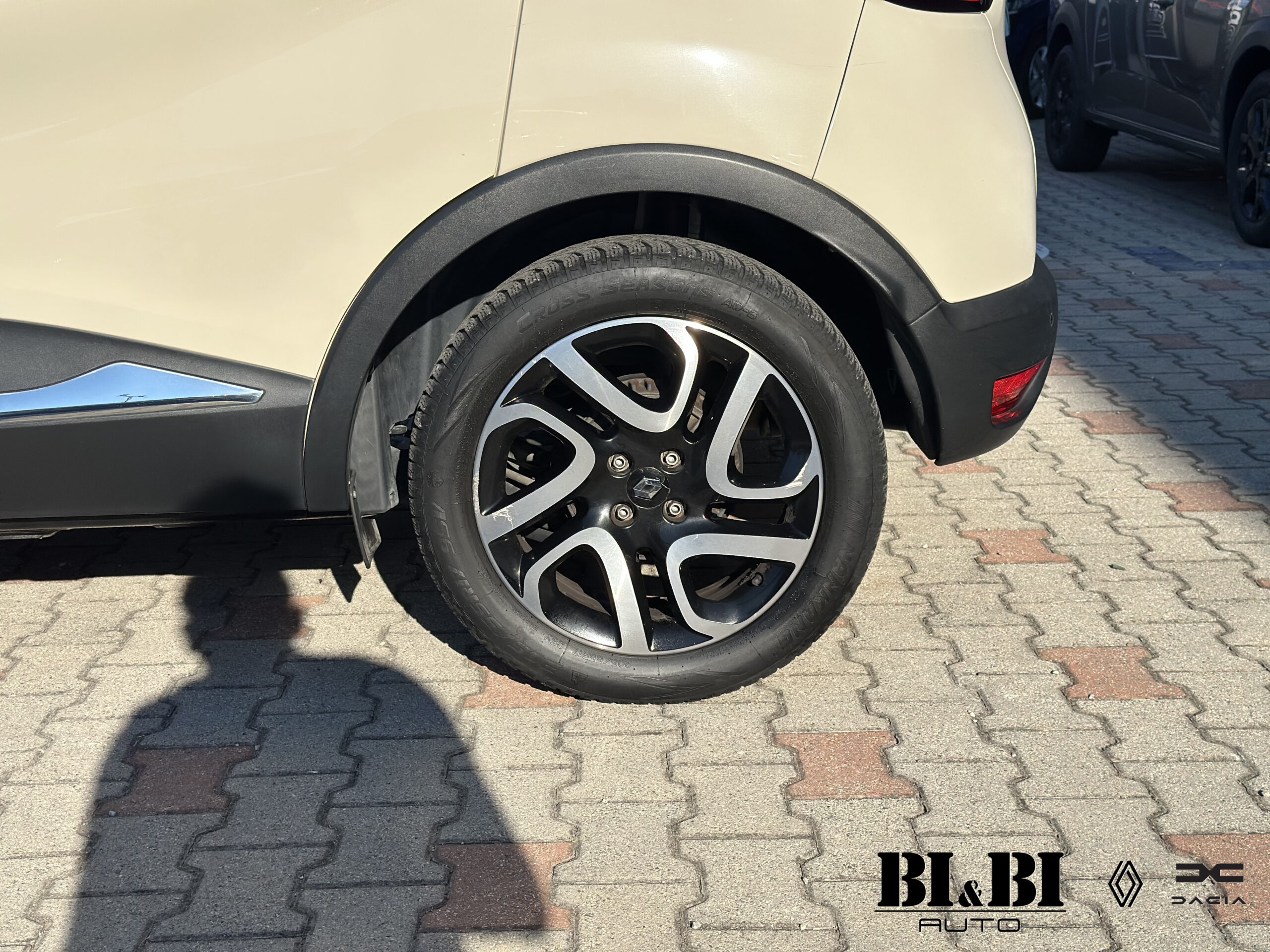 Renault Captur I 1.5 dci energy R-Link s - immagine 3