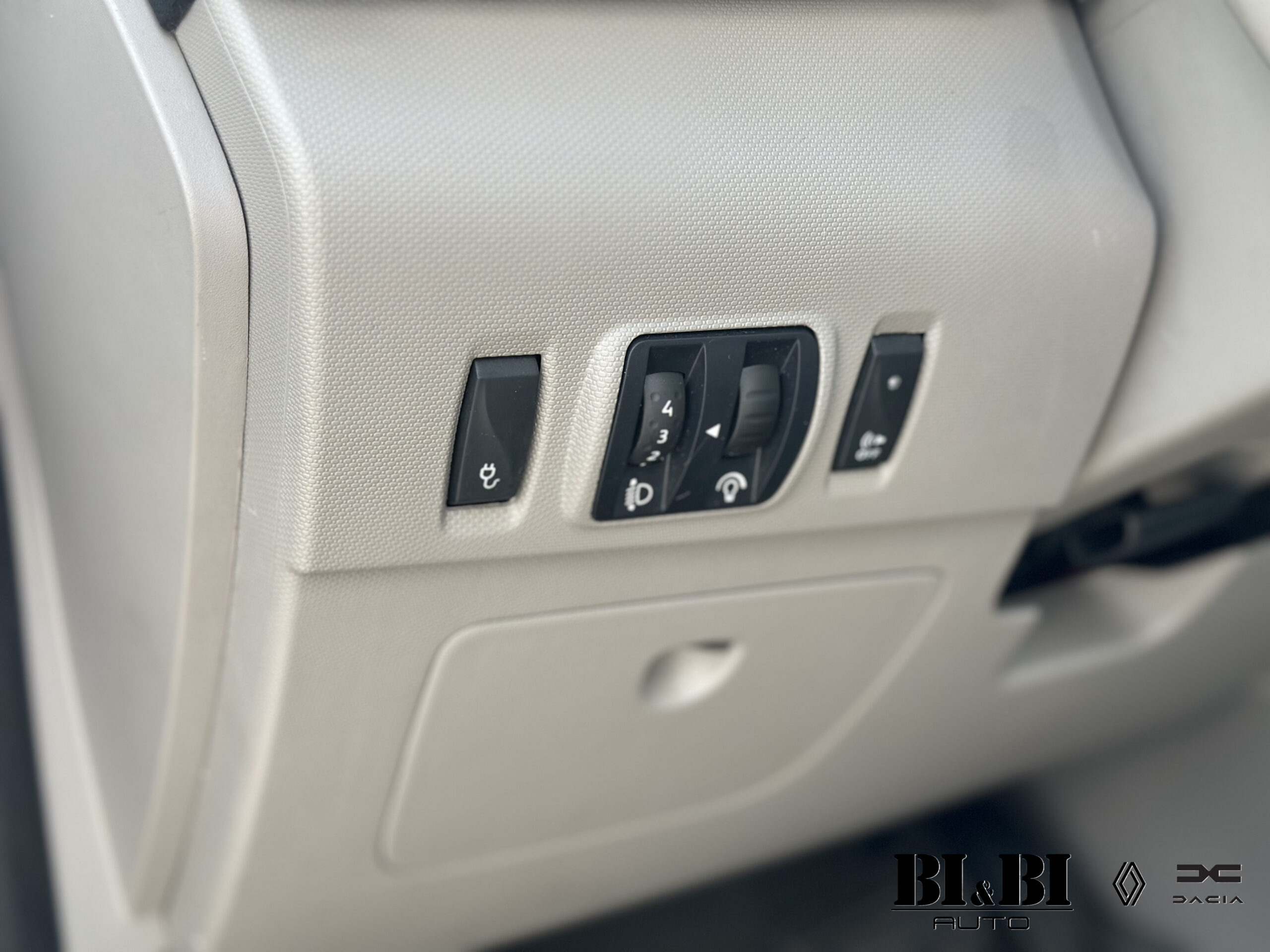 Renault ZOE Life R90 92cv batteria da 40 kw - immagine 16